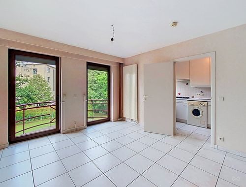                                         Appartement à louer à Berchem-Sainte-Agathe, € 1.050
