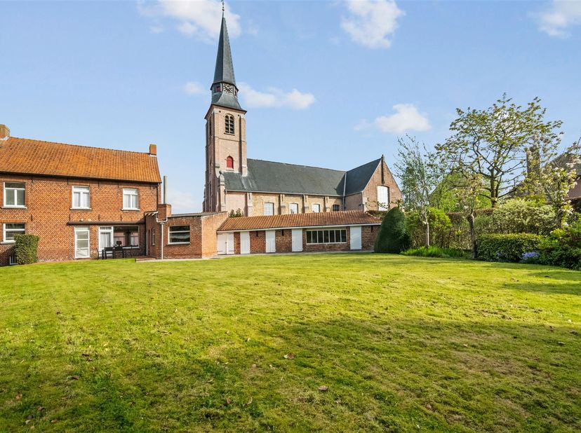 Huis te koop in Kerkstraat 2,
                    8020 Waardamme