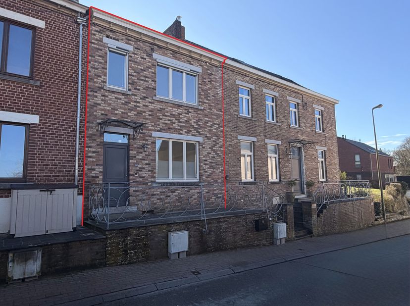 Situation et informations générales<br />
L’Immobilière Hendrix vous propose cette charmante maison 2 chambres avec jardin, située dans un environneme