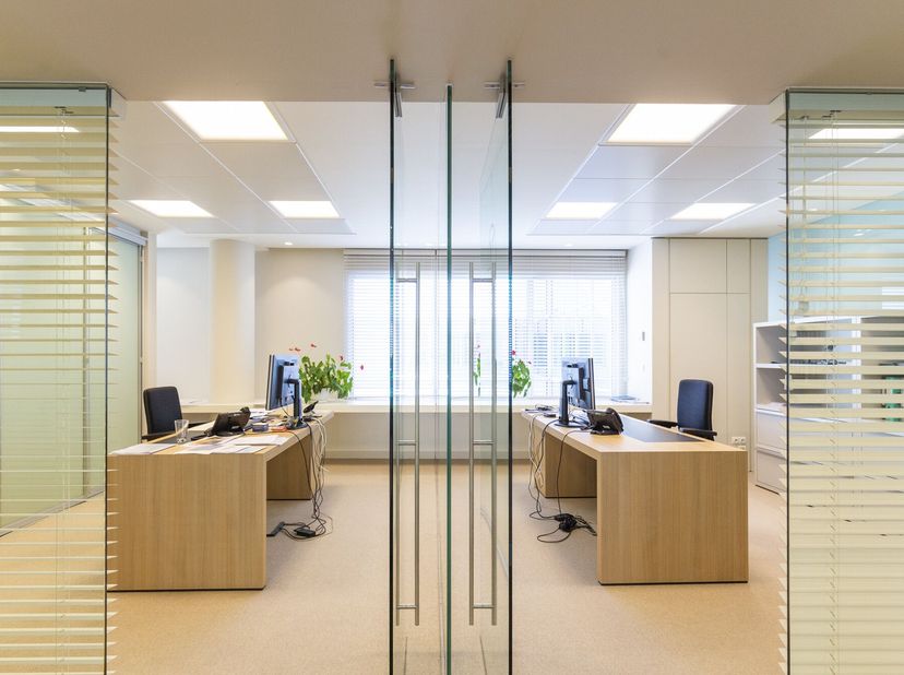 Op het Westwing Park te Roeselare bevindt zich deze luxueus ingerichte kantoorruimte te koop van ca. 528 m² gelegen op de vijfde verdieping.<br />
Ind