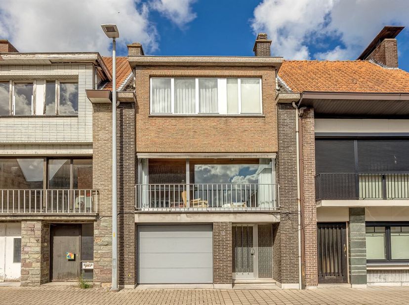 Bienvenue dans cette charmante et spacieuse maison de bel-étage à Temse, idéale pour les familles ou les couples à la recherche de confort, d'espace e