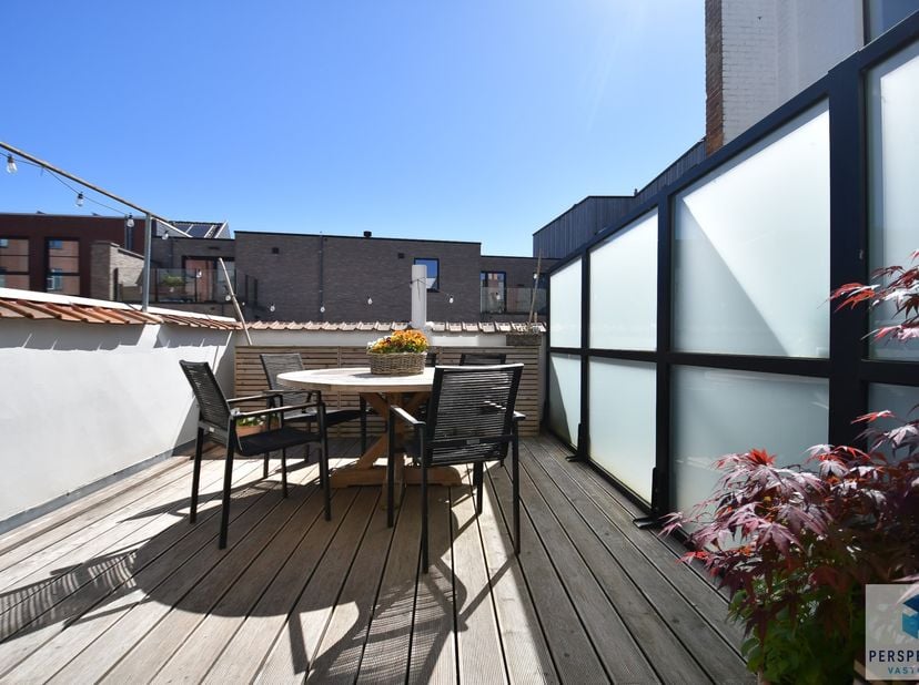 Mooi afgewerkt energiezuinig &amp;nbsp;(A LABEL)&amp;nbsp; appartement met 3 slaapkamers,&amp;nbsp; grote leefruimte's (opp 128m²) en een uniek uitzicht op de Mar