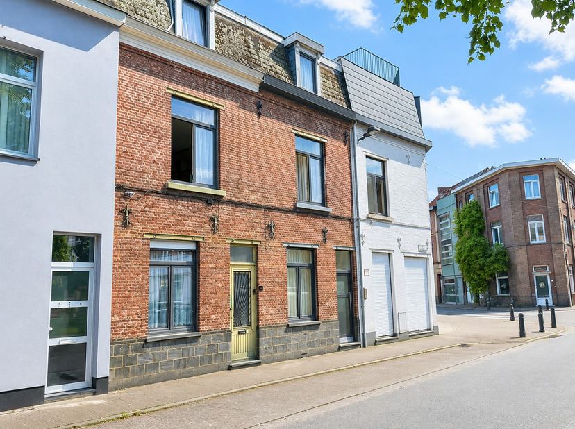 Op zoek naar een ruime woning op een centrale ligging te Gent? &amp;nbsp;Deze charmante stadswoning aan het Fonteineplein combineert een uitstekende berei