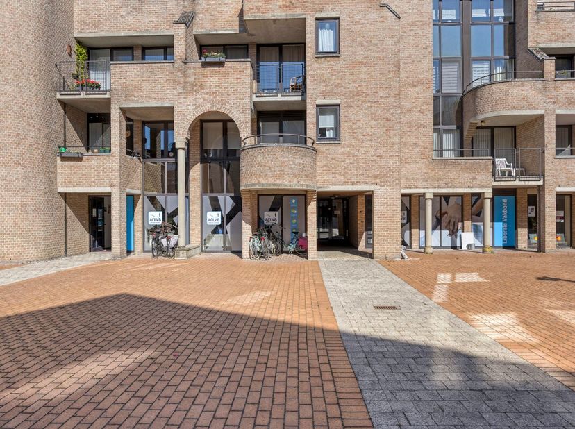 Hasselt  Kantoorruimte met polyvalente ruimtes op toplocatie in het centrum Bent u op zoek naar een ruime, functionele kantoorruimte in het hart van H