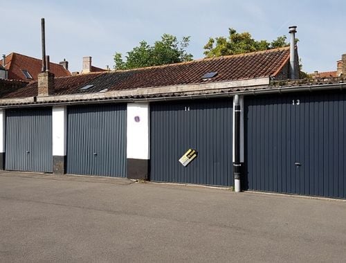                                         Garage te huur in Brugge, € 98

