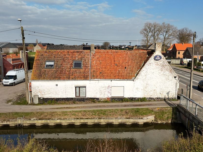 Herberg "Ter Waerebrug", vroeger "Schippershuis", 18de-eeuwse herberg langs de Waerevaart is te koop. <br />
<br />
Er is een mogelijkheid tot het omb