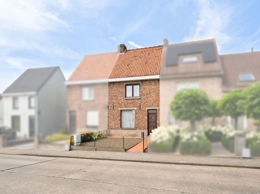 Dans un emplacement favorable à Zedelgem se trouve cette maison familiale soignée et étonnamment spacieuse. La propriété a toujours été entretenue ave