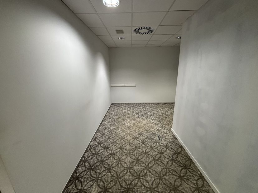 Gunstig gelegen kantoorruimte, ideaal voor een groepspraktijk<br />
<br />
Ligging: Deze kantoorruimte bevindt zich in het centrum van Westerlo, een