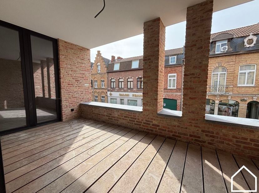 Duplex loft 0101 is gelegen op de eerste en tweede verdieping van Residentie Melrose Place en heeft een totaal oppervlakte van 151,11 m² met daarbij e