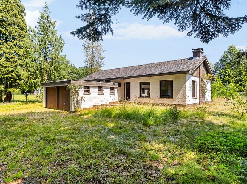 Locatie<br />
Uw nieuwe thuis geniet van een uitzonderlijk rustige en groene ligging in een autoluwe straat, op de grens van Wuustwezel, Kapellen en B