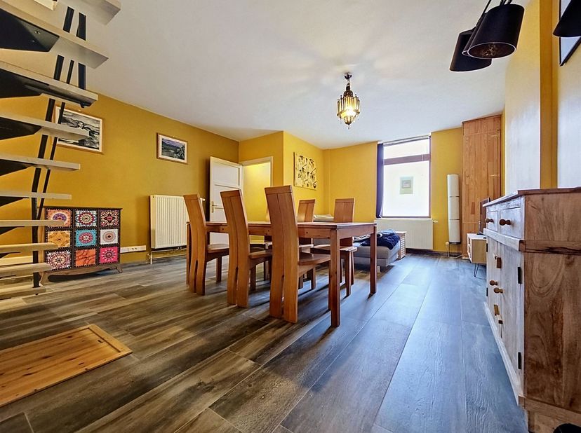 Prix: Offre à partir de 159.000 euros, frais d'agence non inclus et à charge de l'acquéreur. <br />
Maison habitable rapidement et comprenant: <br />