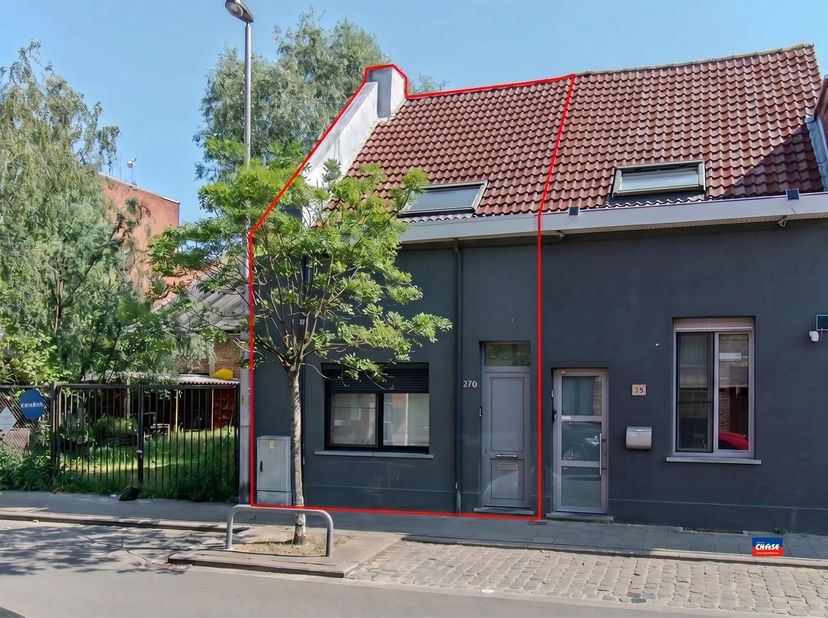 HOBOKEN | INSTAPKLARE WONING MET DRIE SLAAPKAMERS, TWEE BADKAMERS EN TERRAS | EPC B | <br />
Indeling als volgt : gelijkvloers : inkomhal - slaapkame