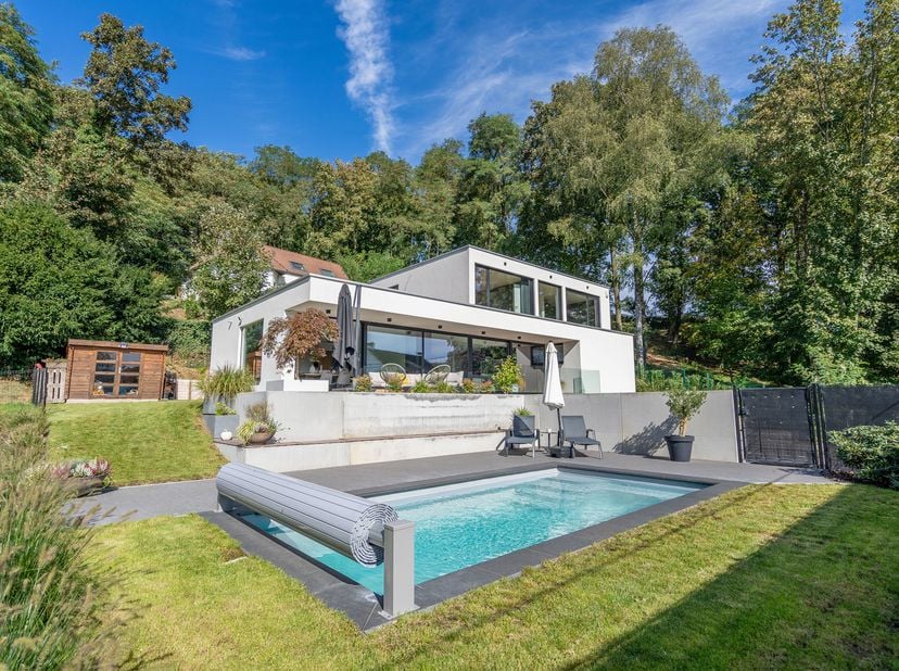 Ittre - Nichée sur les hauteurs du village, CAP SUD vous propose cette splendide villa de 2021 en ossature bois de 298m2 sise sur un terrain de 9,23ar