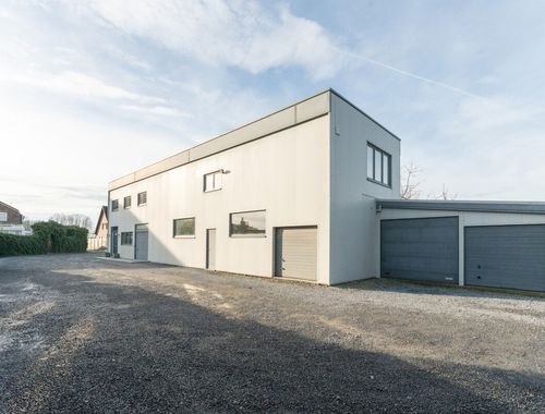                                         Handelspand met woonst te koop in Wielsbeke, € 490.000
