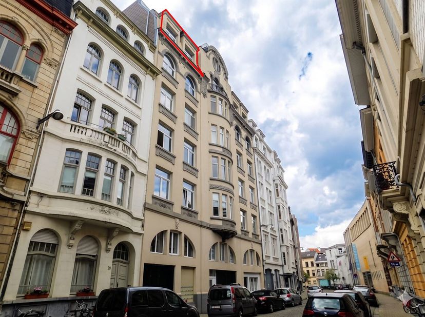 Gezellig appartement (49 m²) met groot terras (52 m²) in het populaire Zurenborg<br />
Locatie: Dit instapklare appartement met ruim terras staat te k