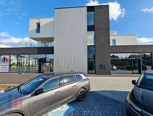                                         Bureaux à louer à Zedelgem, € 5.000
