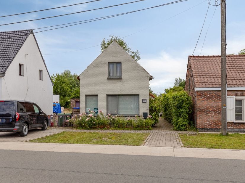 Idyllisch gelegen te renoveren hoevetje.<br />
Ontdek dit te renoveren hoevetje op een idyllische locatie.<br />
Geniet van een rustige, landelijke om