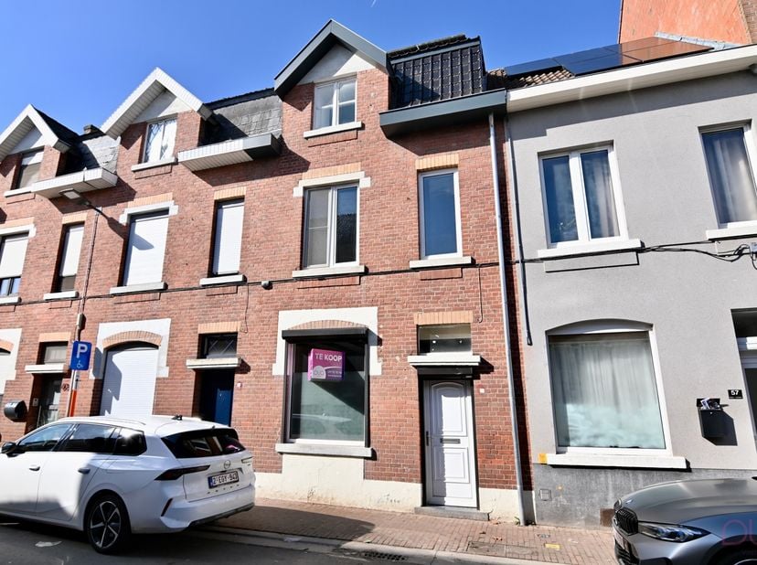 Deze gezellige en licht op te frissen stadswoning is gelegen in het hartje van Sint-Truiden, op wandelafstand van alle voorzieningen zoals winkels, ad