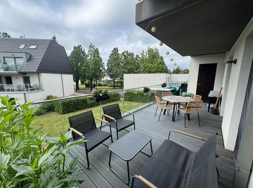 <br />
Algemeen:<br />
-&amp;nbsp;Uitstekende ligging: nabij centrum Aalter, E40 en station.<br />
- Recent gebouw – energielabel A.<br />
- Gelegen op de