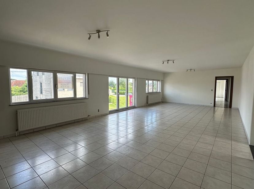 Appartement met 2 slaapkamers in Heist-op-den-Berg<br />
Ligging:<br />
Het appartement is rustig gelegen vlakbij het centrum van Heist-op-den-Berg, w