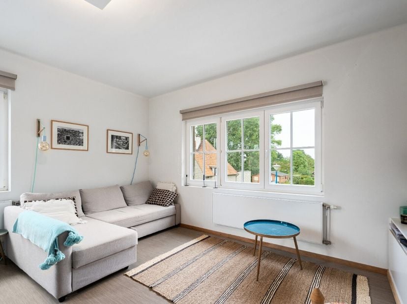 Instapklaar appartement met 2 slaapkamers in het hart van Sint-Idesbald Bent u op zoek naar een perfect afgewerkt appartement aan de Belgische kust? D