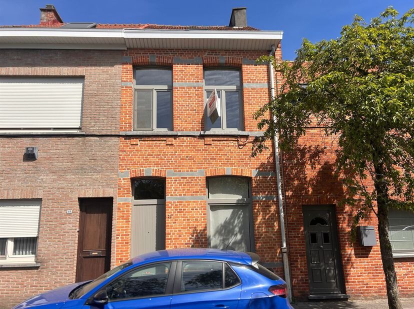 Instapklare woning met 3 slaapkamers en 2 badkamers<br />
Ligging:De woning is rustig en centraal gelegen in Turnhout, met winkels, scholen, horeca en