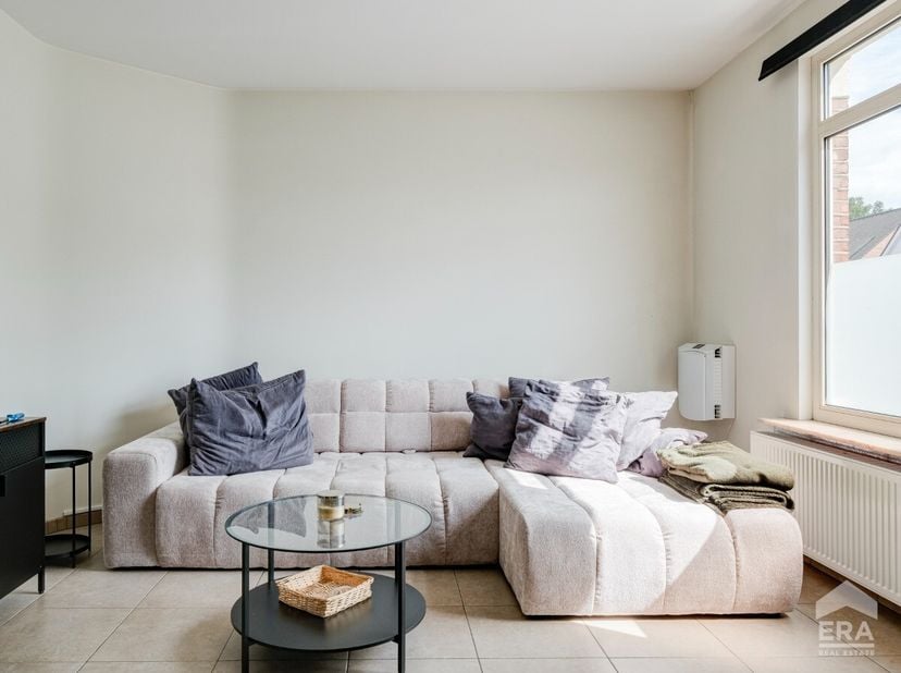 Vrijstaande woning op een royaal perceel van 16a37ca, vlak bij het centrum van Zonhoven Troeven: + Heel goed onderhouden en solide woning + PVC Ramen