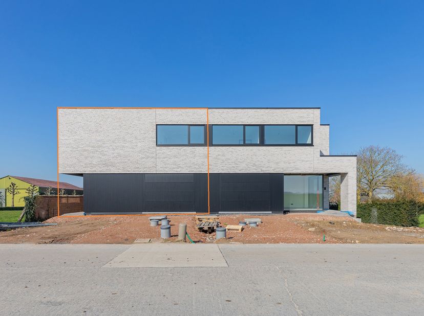 ZWALM - Nieuwbouwwoning voorzien van alle comfort!<br />
Deze prachtige nieuwbouwwoning zal u in al zijn opzichten kunnen bekoren. Deze woning, die we