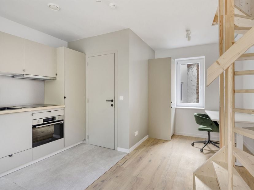 **Alle informatie op www.connect-immo.be**<br />
<br />
Op een steenworp van het centrum van Leuven kan je dit opbrengstpand met 5 vernieuwde studio's