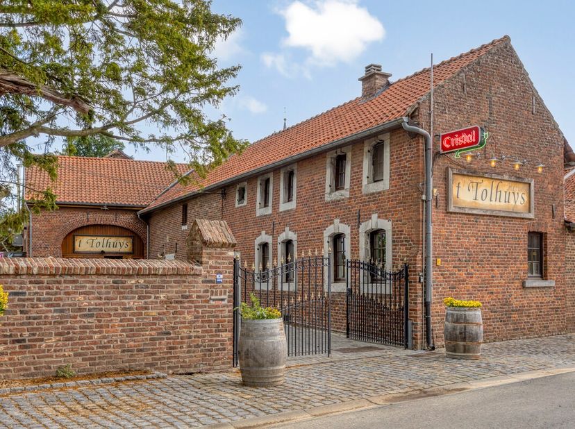 ***** Bekijkt u dit pand via Zimmo? Ga direct naar https://av-vastgoed.be/tehuur/6518 waar u meer informatie terug vindt! *****<br />
<br />
LIGGING<b