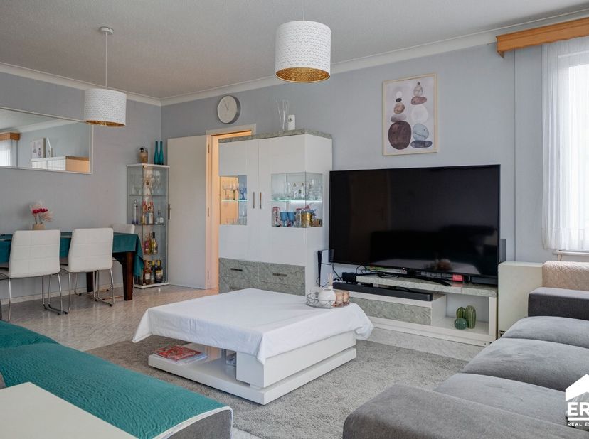 Dit comfortabel 2-slaapkamerappartement is heel centraal gelegen aan De Eindgracht in Genk. Op wandelafstand van winkels, horeca, scholen, openbaar ve