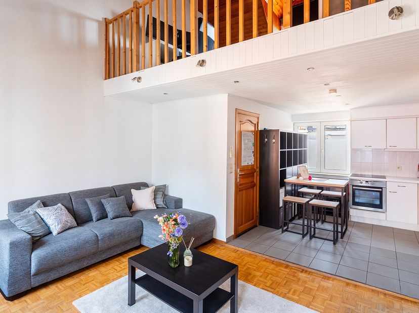 Op zoek naar een appartement op een absolute toplocatie in Antwerpen? Dit charmante duplexappartement bevindt zich op enkele stappen van de vernieuwde