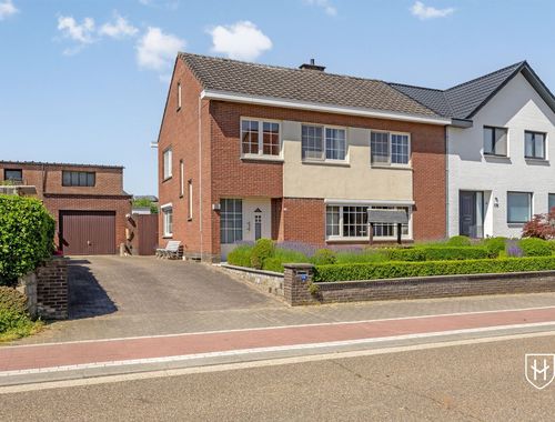                                         Eengezinswoning te koop in Veldwezelt, € 369.000
