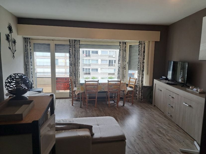 Appartement agréable avec 1 chambre à coucher  qui se trouve à 50 m de la digue et tout près du centre ! <br />
Composition : hall d'entree , living s