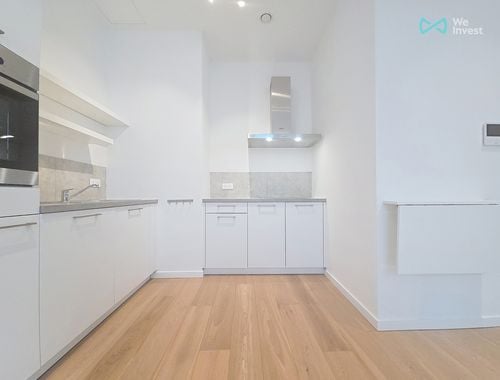                                         Studio te huur in Elsene, € 900
