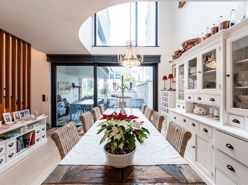 Woluwe-Saint-Lambert – op een steenworp van Montgomery, in een residentiële wijk – uitzonderlijk hedendaags huis van 300m², gebouwd in 2019 met een li