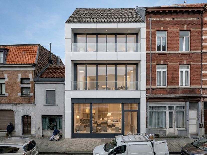Wij bieden te koop aan: een uitzonderlijke projectgrond gelegen aan de Bergensesteenweg 261 (Chaussée de Mons 261) in Anderlecht. Dit perceel, met een