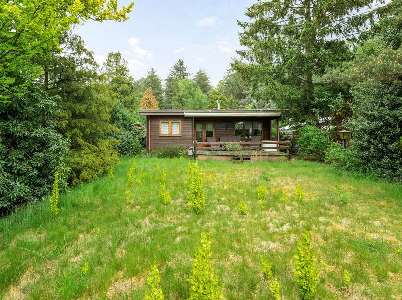 Gezellige chalet met 3 slaapkamers<br />
<br />
!Alle inboedel blijft!<br />
<br />
Ligging<br />
<br />
Deze charmante chalet/vakantiewoning is