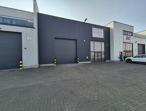                                         Bâtiment d’entreprise à louer à Bilzen, € 3.650

