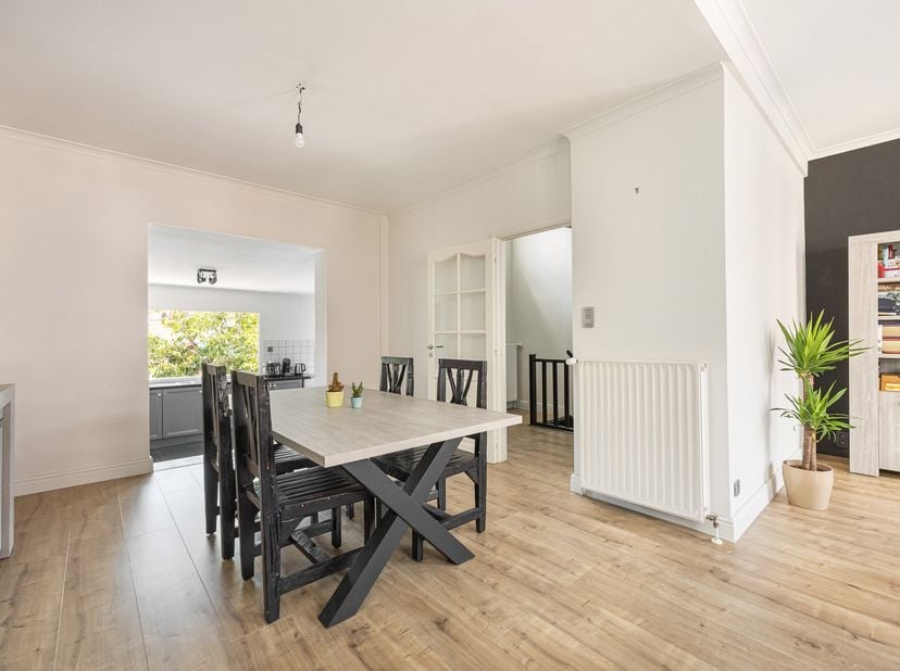 Prachtig gelegen en verrassend ruime woning met garage, koer en groot terras met vele mogelijkheden nabij de BredabaanZoek je een instapklare woning m