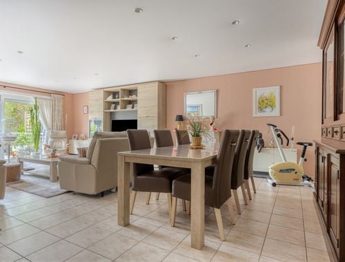                                         App. rez-de-chaussée à vendre à Sint-Pieters-Leeuw, € 349.000

