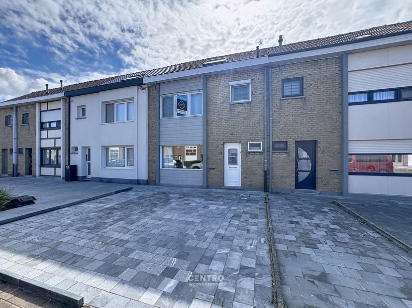 Charmante woning met 3 slpks, tuin met ZUIDgericht terras én aanpalende garagebox in rustige straat te Uitkerke!<br />
<br />
Rustig wonen in Uitkerke