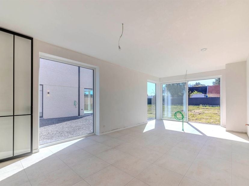 Energiezuinige halfopen nieuwbouwwoning met 3 slaapkamers te Heieinde, Laakdal<br />
Te bezoeken tijdens het opendeurmoment op zaterdag 11/07/2026 van