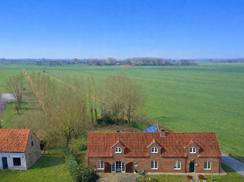 Bien professionnel à vendre
                    à 9980 Sint-Laureins