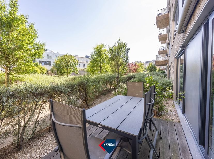 Ontdek dit ruim en lichtrijk appartement van maar liefst 122 m², gelegen op de eerste verdieping van residentie Nieuw Helmond in het bruisende centrum
