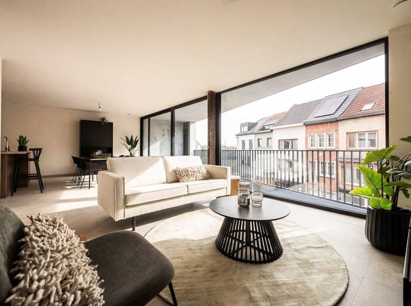 Ligging<br />
Ontdek dit instapklaar nieuwbouwappartement gelegen aan de Muidepoort in Gent.<br />
De nabijheid van parken, wandelpaden langs de Leie