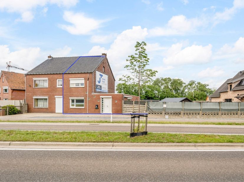 Huis te koop in Rotemerlaan 69,
                    3680 Neeroeteren