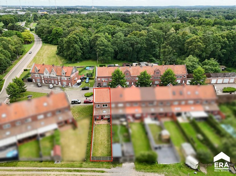 Te koop: halfopen woning in de Berberiswijk in HamRustig gelegen in een gezellige wijk omringd door bossen en groen, vlot verbonden met de E313 richti