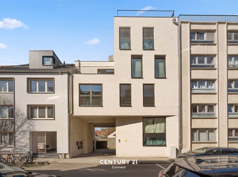 In de Arnould Nobelstraat te Leuven, een zeer centraal gelegen locatie in Hartje Leuven doch rustig omgeven door tal van faciliteiten. Zo heb een supe