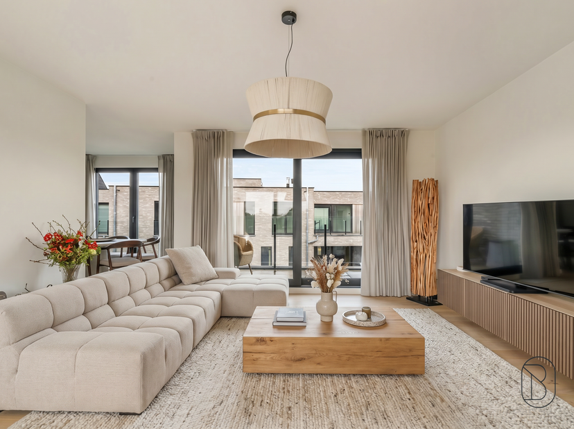 Ontdek dit prachtig appartement met groot terras, op de derde verdieping van residentie Over Leie in Harelbeke. 6% BTW mogelijk! <br />
Vlakbij de Lei